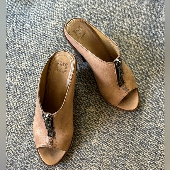 Frye Izzy Zip Moto Mule in Fawn - Picture 3 of 9
